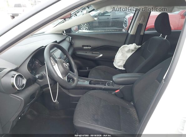 3N1CP5CV5RL562685 2024 NISSAN KICKS White Вид салону спереду
