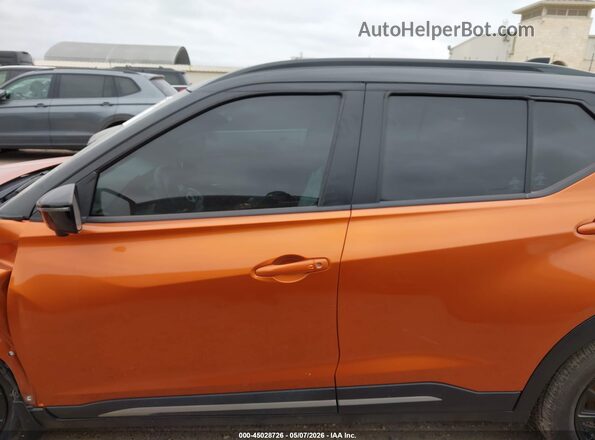 3N1CP5DV8NL528104 2022 NISSAN KICKS Orange Вид задньої частини салону