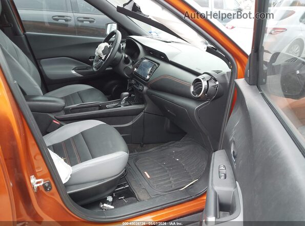 3N1CP5DV8NL528104 2022 NISSAN KICKS Orange Вид салону спереду