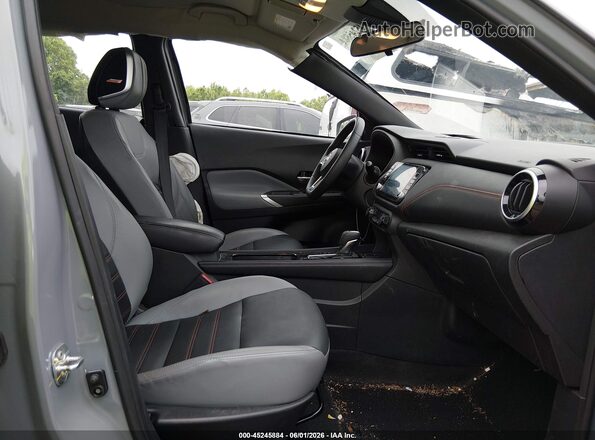 3N1CP5DVXRL534489 2024 NISSAN KICKS Серый Вид салона спереди