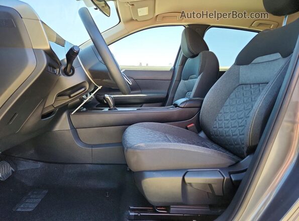 3N8AP6CA0SL438955 2025 NISSAN KICKS Gray წინა სალონის ხედი