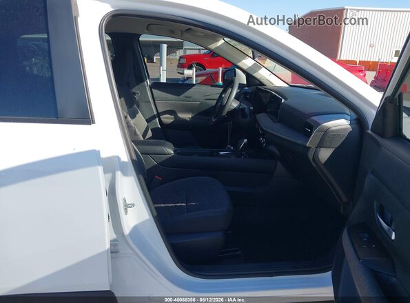 3N8AP6CA2SL393873 2025 NISSAN KICKS White Vista interior delantera