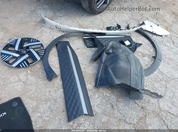 3N8AP6CA8SL331863 2025 NISSAN KICKS White Vista del cuadro de instrumentos