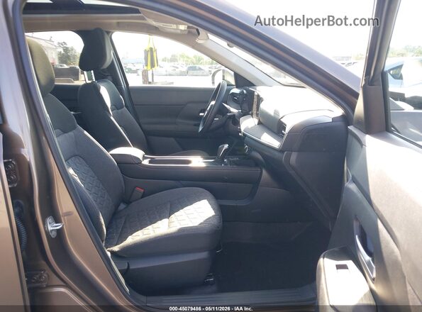 3N8AP6CB0SL431366 2025 NISSAN KICKS Brown Vista interior delantera