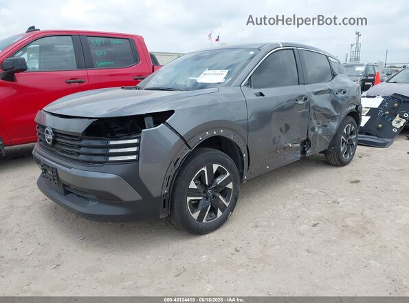 3N8AP6CB2SL342950 2025 NISSAN KICKS Gray წინა მარცხენა ხედი სამი მეოთხედიდან