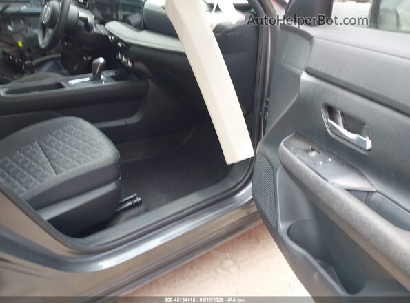 3N8AP6CB2SL342950 2025 NISSAN KICKS Gray წინა სალონის ხედი