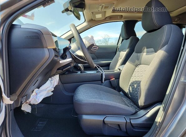3N8AP6CB5SL437034 2025 NISSAN KICKS Gray Widok wnętrza z przodu