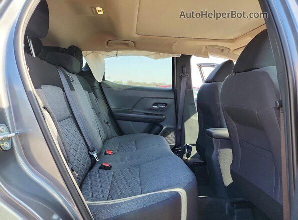 3N8AP6CB5SL437034 2025 NISSAN KICKS Gray Widok wnętrza z tyłu