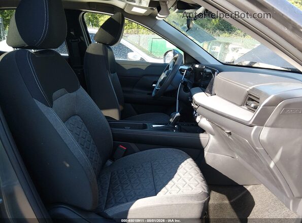 3N8AP6CB5SL438197 2025 NISSAN KICKS Gray Front interior view