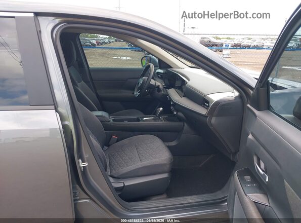 3N8AP6CB8SL406831 2025 NISSAN KICKS Gray წინა სალონის ხედი