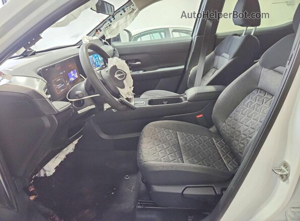 3N8AP6CBXTL389516 2026 NISSAN KICKS White წინა სალონის ხედი