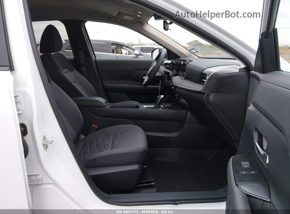 3N8AP6CE6TL324463 2026 NISSAN KICKS White Սալոնի դիմացի տեսք