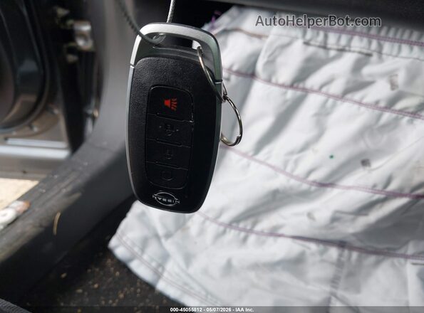 3N8AP6CEXTL329438 2026 NISSAN KICKS Gray Вид панелі приладів