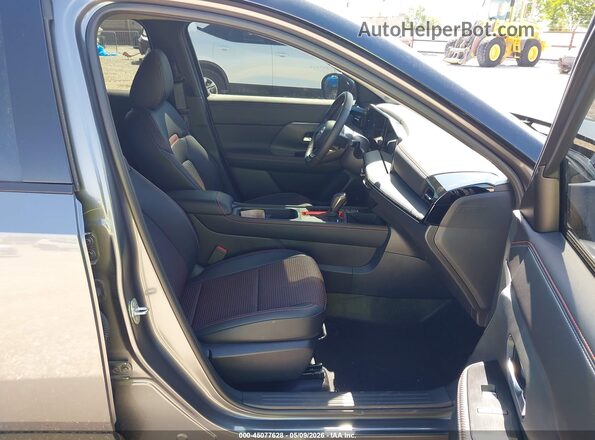 3N8AP6DA8SL422937 2025 NISSAN KICKS Gray Вид салону спереду