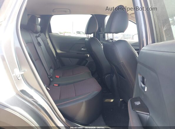 3N8AP6DA9SL431582 2025 NISSAN KICKS Gray Widok naklejki z numerem VIN