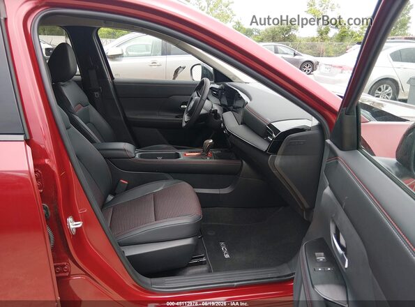 3N8AP6DBXTL323482 2026 NISSAN KICKS Red Widok wnętrza z przodu