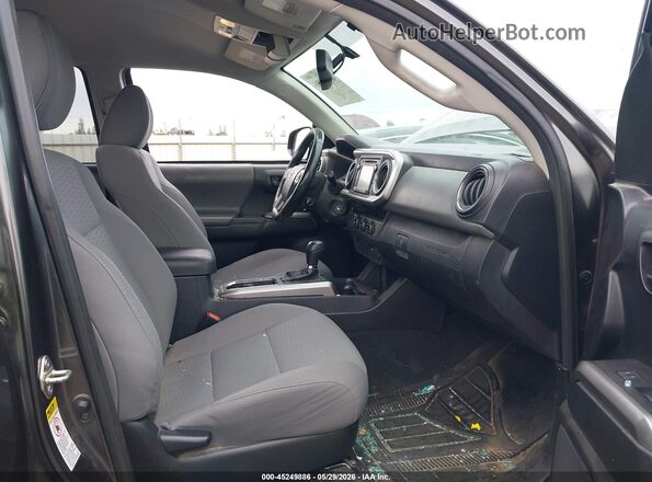 3TMBZ5DN0HM010442 2017 TOYOTA TACOMA Gray Front interior view