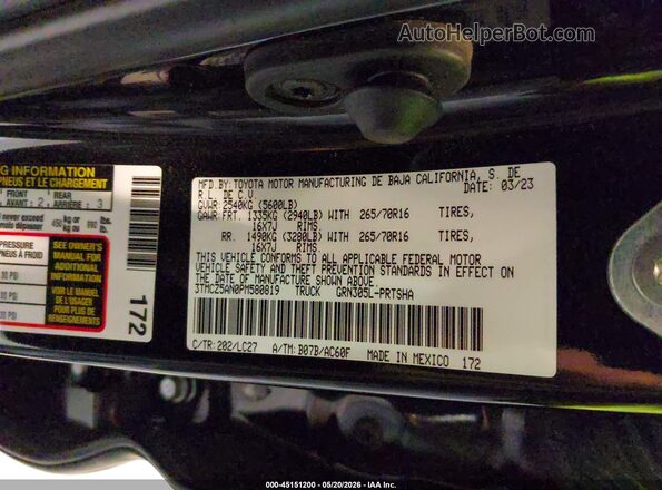 3TMCZ5AN0PM580819 2023 TOYOTA TACOMA Black Widok komory silnika