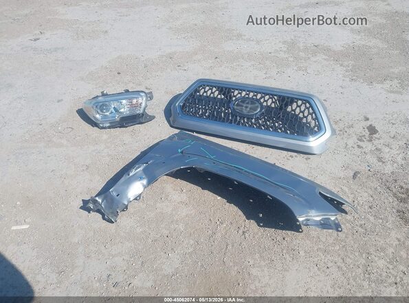 3TMCZ5AN2JM183071 2018 TOYOTA TACOMA Silver Instrument cluster view