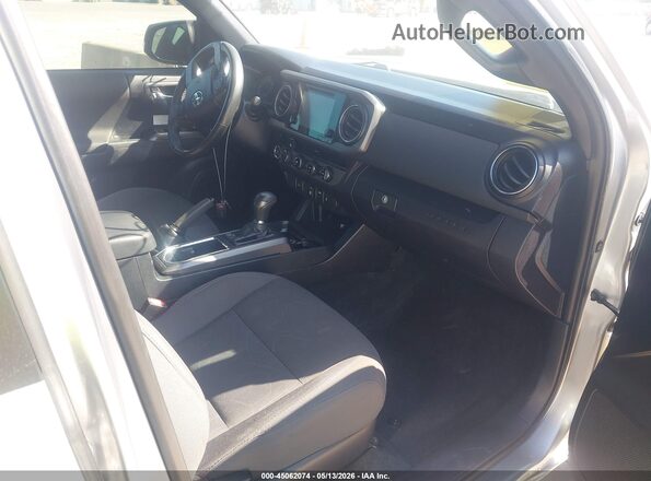 3TMCZ5AN2JM183071 2018 TOYOTA TACOMA Silver Front interior view