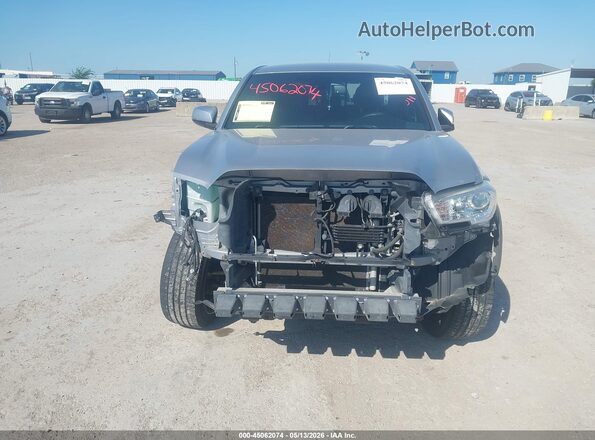 3TMCZ5AN2JM183071 2018 TOYOTA TACOMA Silver Rear interior view