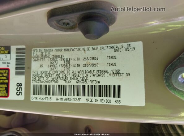 3TMCZ5AN2KM257980 2019 TOYOTA TACOMA Cream Vista del compartimento del motor