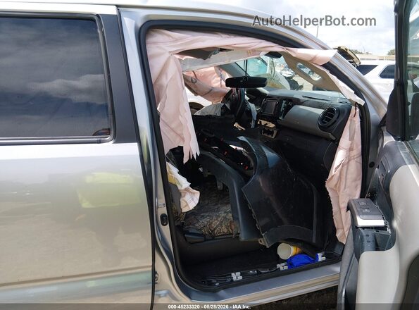 3TMCZ5AN4JM145986 2018 TOYOTA TACOMA Silver Front interior view