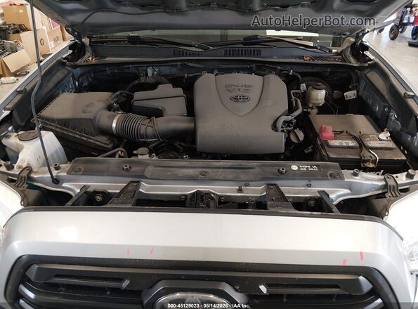 3TMCZ5AN6KM242852 2019 TOYOTA TACOMA Silver Вид ззаду