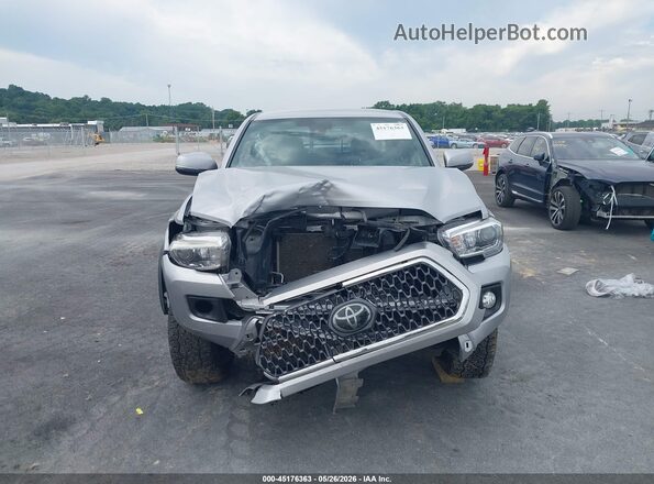 3TMCZ5AN7JM168100 2018 TOYOTA TACOMA Silver ხელსაწყოთა პანელის ხედი
