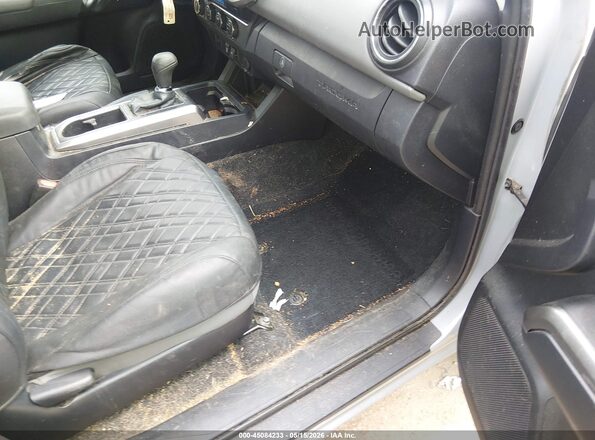 3TMCZ5ANXMM387069 2021 TOYOTA TACOMA Gray Front interior view