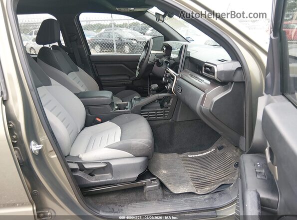 3TMKB5FN4SM030833 2025 TOYOTA TACOMA Green Vista interior delantera