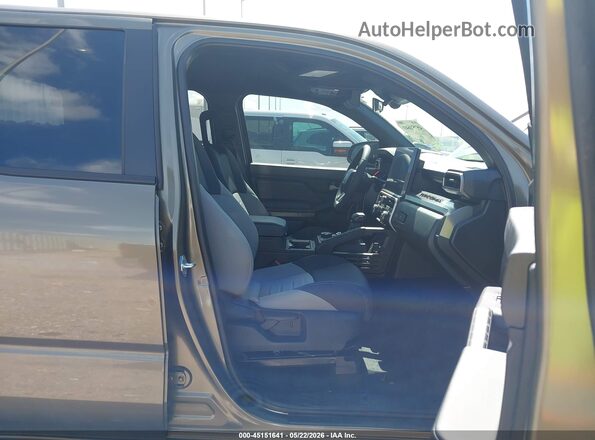 3TMKB5FN6TM058103 2026 TOYOTA TACOMA Brown Widok wnętrza z przodu