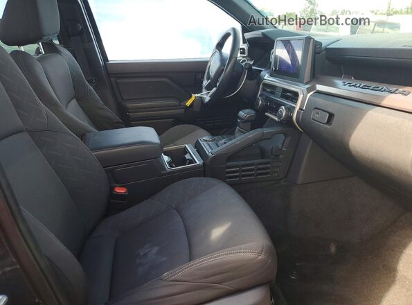 3TMKB5FNXRM017899 2024 TOYOTA TACOMA Gray Սալոնի դիմացի տեսք
