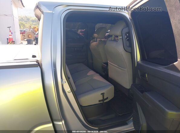 3TMLB5JN1SM127404 2025 TOYOTA TACOMA Silver VIN կոդի պիտակի տեսք