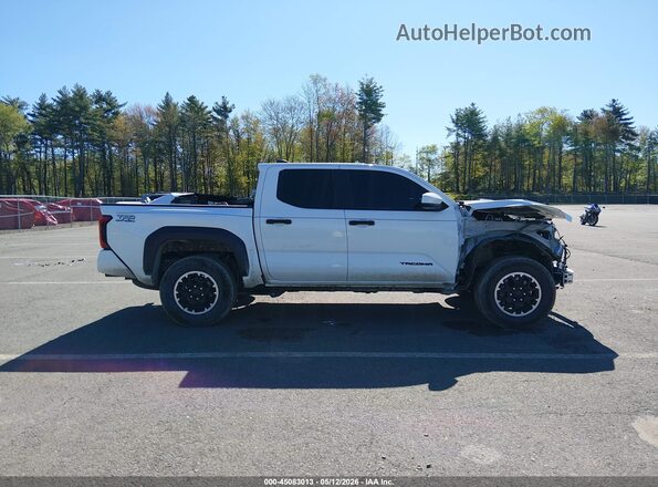 3TMLB5JN2SM096891 2025 TOYOTA TACOMA White Vista interior trasera