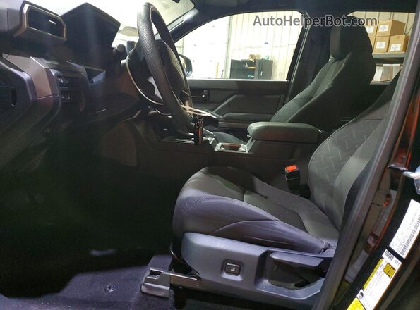 3TMLB5JN3RM062775 2024 TOYOTA TACOMA Черный Вид салона спереди