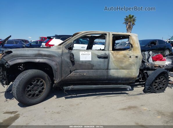 3TMLB5JN5RM067444 2024 TOYOTA TACOMA Черный Вид задней части салона