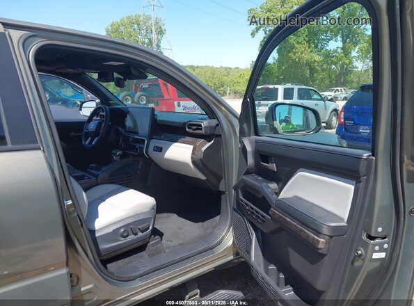 3TMLB5JN5RM085426 2024 TOYOTA LIMITED Желто-коричневый Вид салона спереди