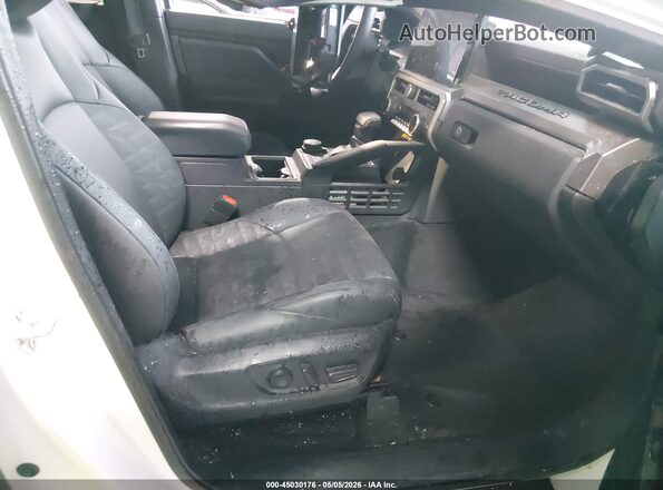3TMLB5JN6RM018950 2024 TOYOTA TACOMA Белый Вид салона спереди