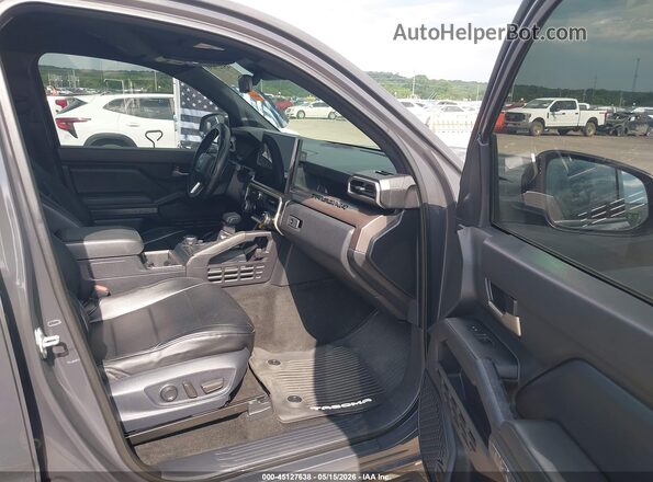 3TMLB5JN7RM084665 2024 TOYOTA TACOMA Gray Widok wnętrza z przodu