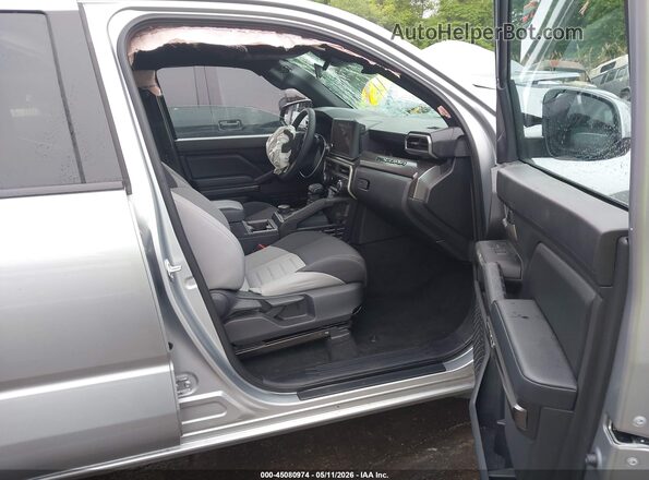 3TMLB5JN8SM144121 2025 TOYOTA TACOMA Silver Vista interior delantera
