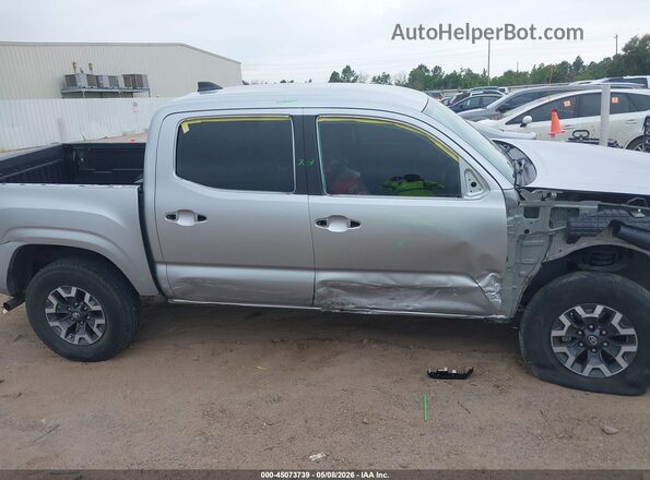 3TYAX5GN6PT073772 2023 TOYOTA TACOMA Silver Widok wnętrza 360 stopni