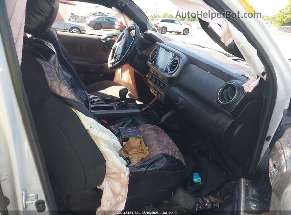 3TYCZ5ANXPT149201 2023 TOYOTA TACOMA White Widok wnętrza z przodu