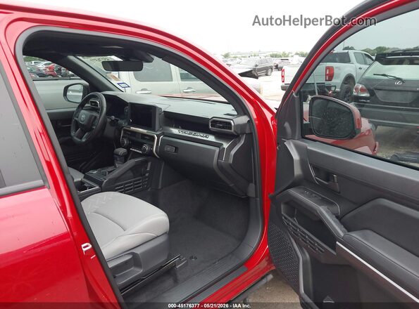 3TYKB5FN7ST027266 2025 TOYOTA TACOMA Red Widok wnętrza z przodu