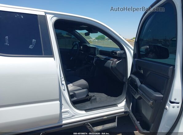 3TYLB5FNXTT034878 2026 TOYOTA TACOMA White Front interior view