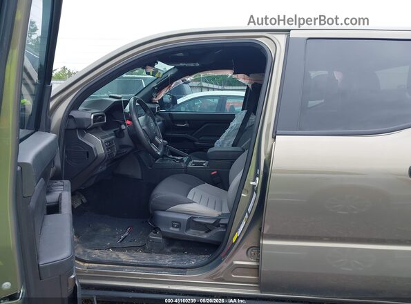 3TYLB5JN3RT015590 2024 TOYOTA TACOMA Green Вид салону спереду