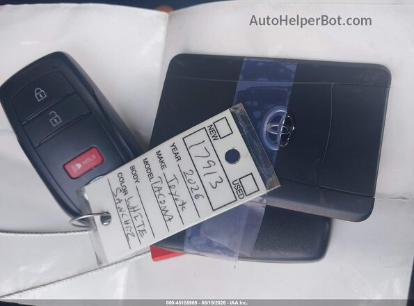 3TYLB5JN8TT108743 2026 TOYOTA TACOMA Белый Вид панели приборов