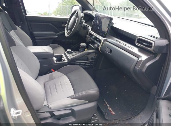 3TYLC5LNXST034380 2025 TOYOTA TACOMA HYBRID Silver Вид салону спереду