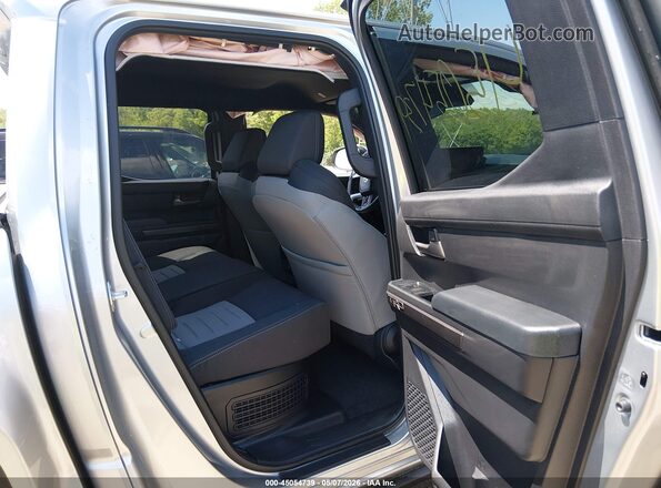 3TYLC5LNXST048862 2025 TOYOTA TACOMA HYBRID Silver Vista de la etiqueta del VIN