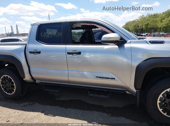 3TYLC5LNXST048862 2025 TOYOTA TACOMA HYBRID Silver Vista interior trasera